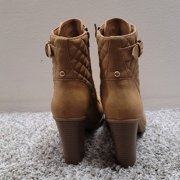 Boots - Picture 3 of 3